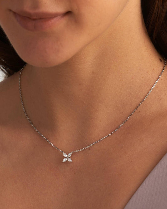 Schmetterlingskette mit im Labor gezüchteten Diamanten im Marquise-Schliff