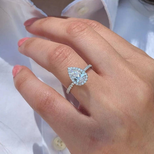 Lab Diamond Engagement Ring for Anniversary Celebrations