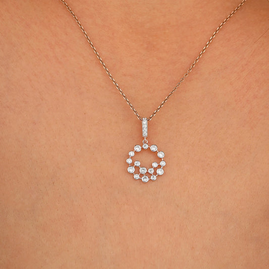 Floating Diamond-Bezel Necklace with a Classic Touch