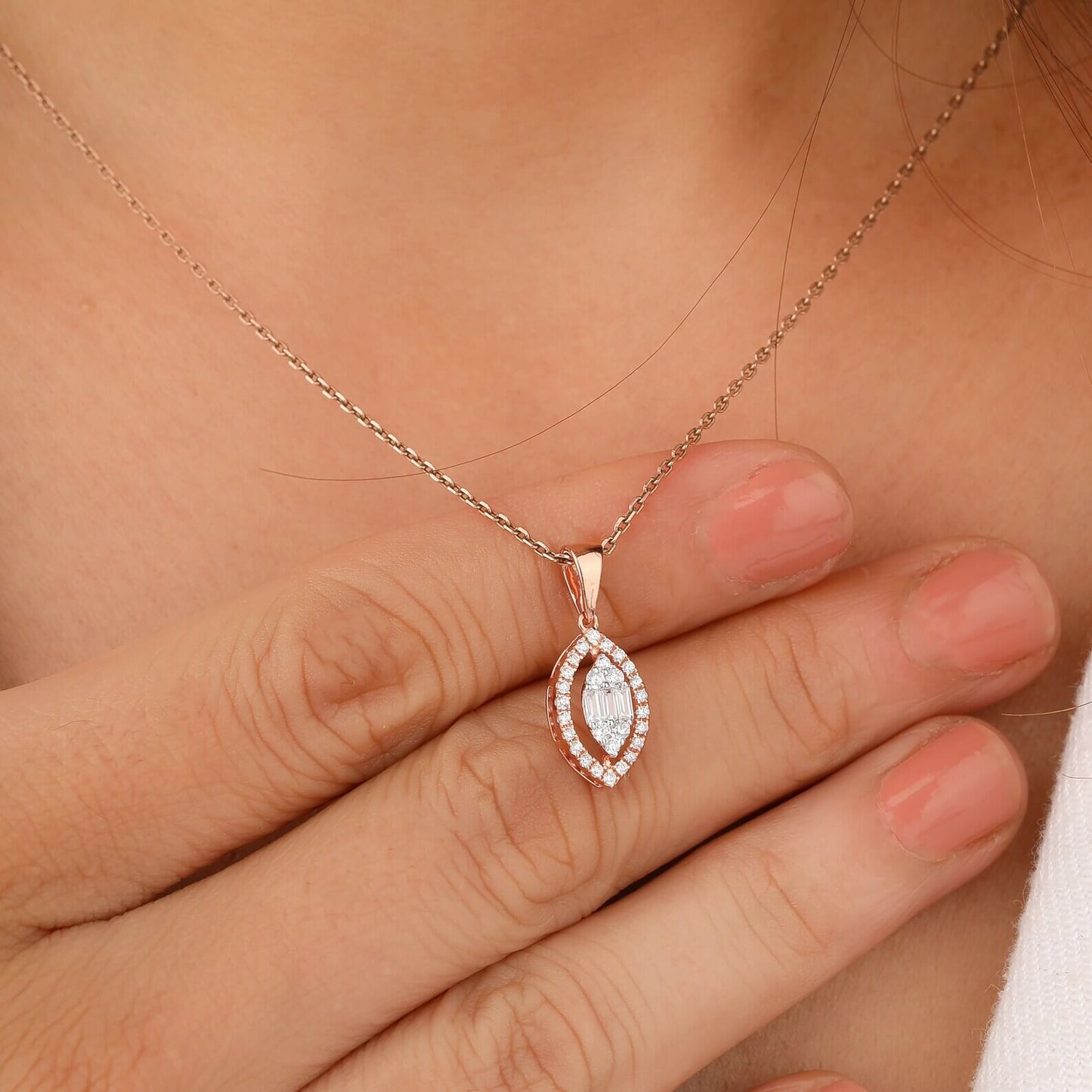 Halskette mit Anhänger aus im Labor gezüchteten Diamanten, mit Präzision gefertigt