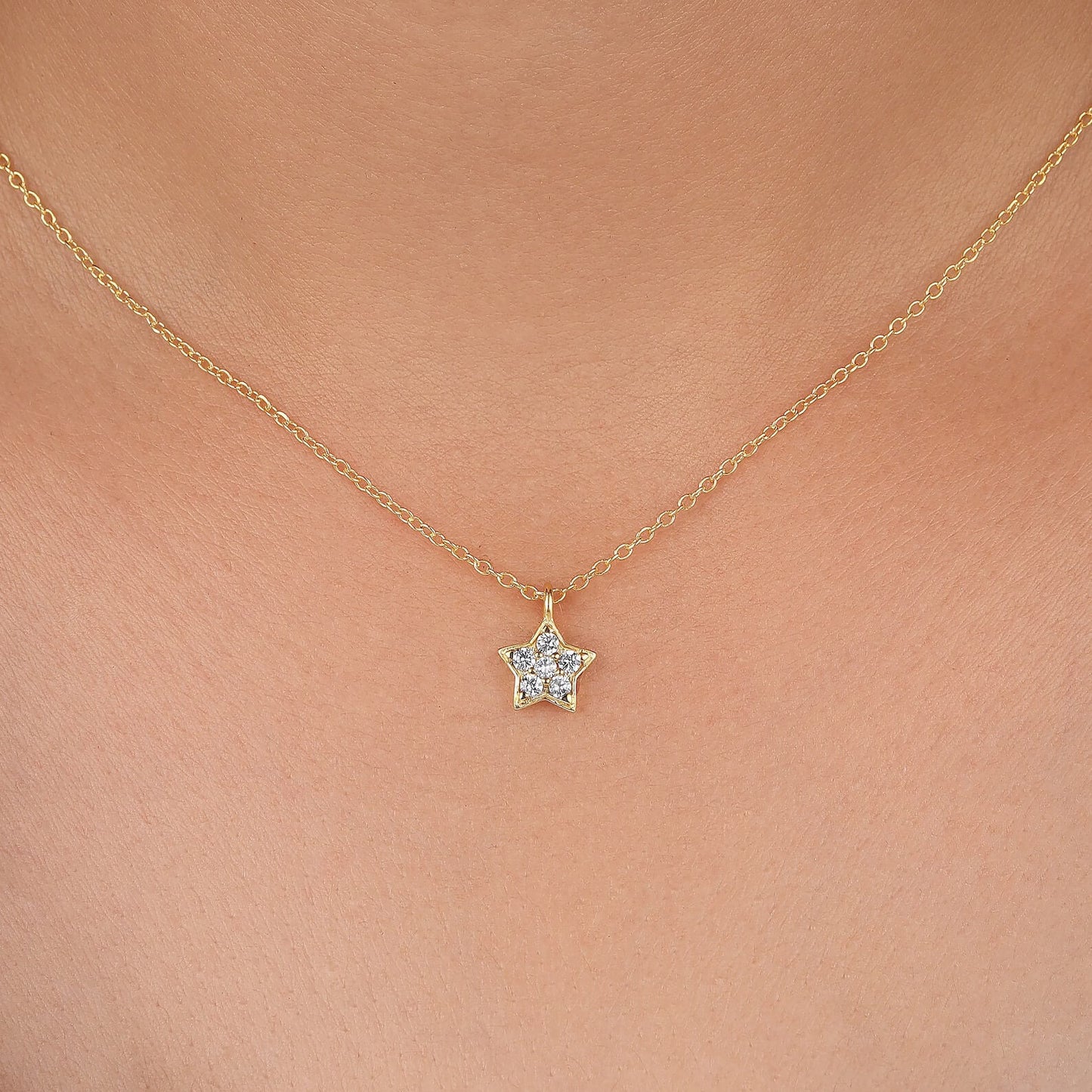 Zarte, im Labor gezüchtete Diamantstern-Halskette