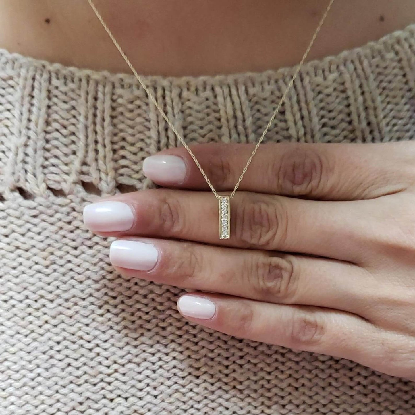 Diamantbarren-Halskette mit im Labor gezüchtetem Diamanten