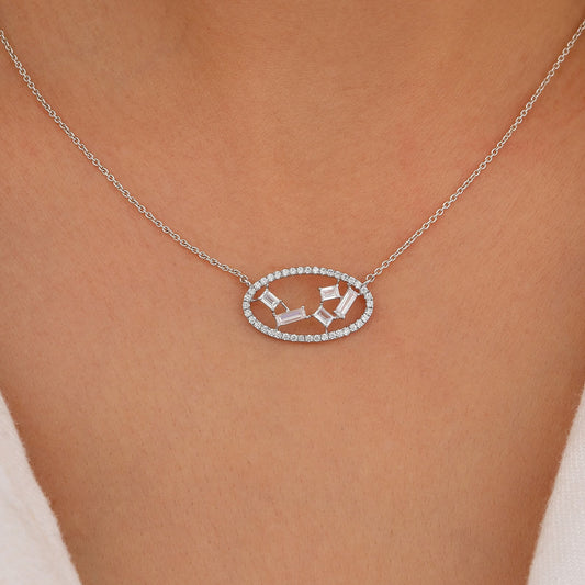 Halskette mit Anhänger aus runden und Baguette-Diamanten aus Laborzucht