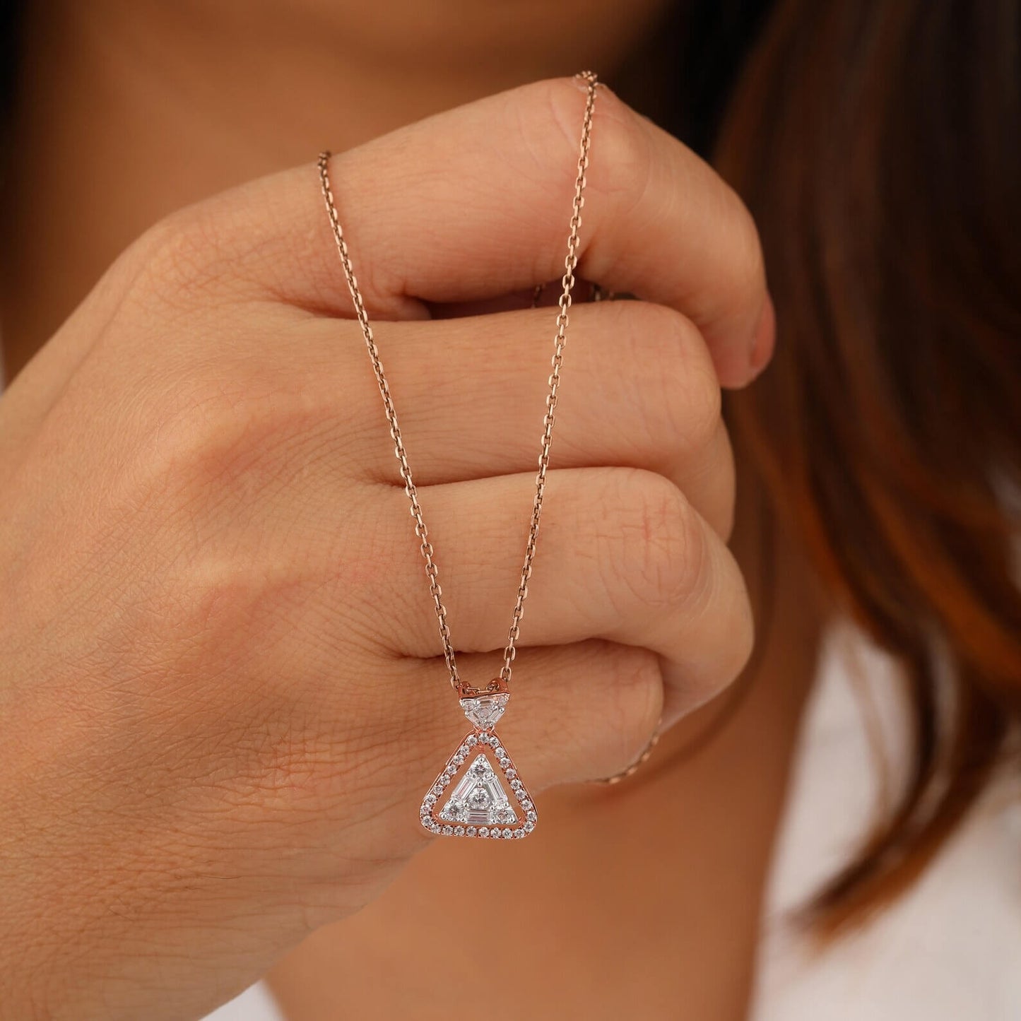 Halskette in Illusionsfassung mit Diamanten aus ethischer Gewinnung
