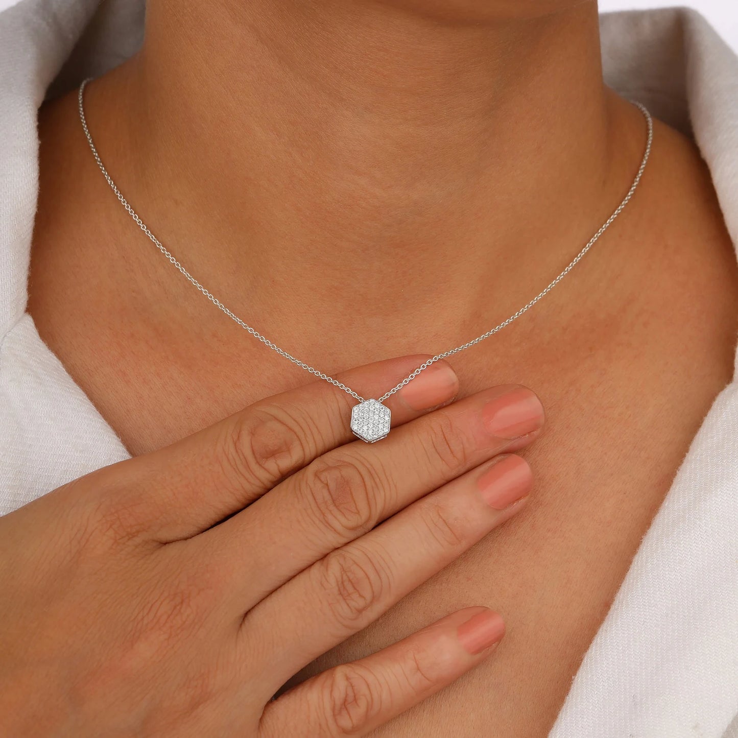 Sechseckiger Anhänger aus im Labor gezüchteten Diamanten für einen stilvollen Look