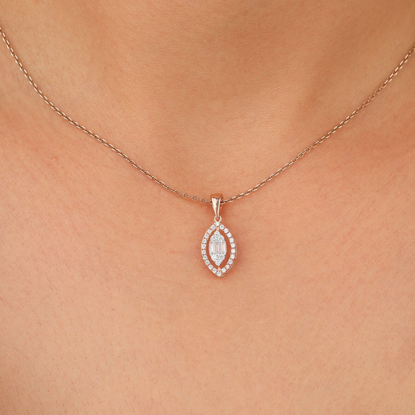 Halskette mit Anhänger aus im Labor gezüchteten Diamanten, mit Präzision gefertigt