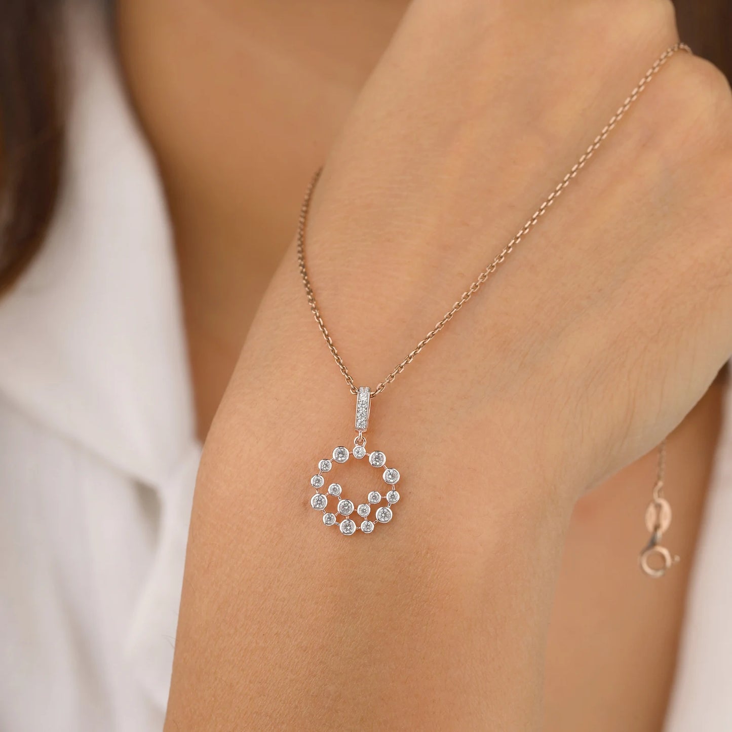 Floating Diamond-Bezel Necklace with a Classic Touch