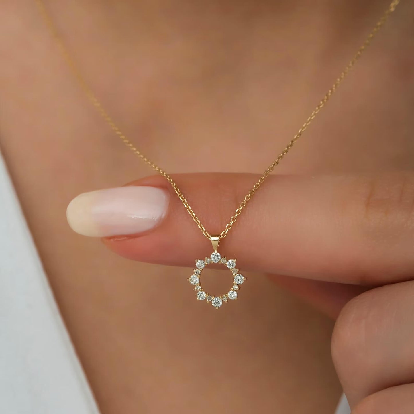 Sonnen-Damen-Halskette mit im Labor gezüchteten Diamanten und Pavé-Fassung aus Gold