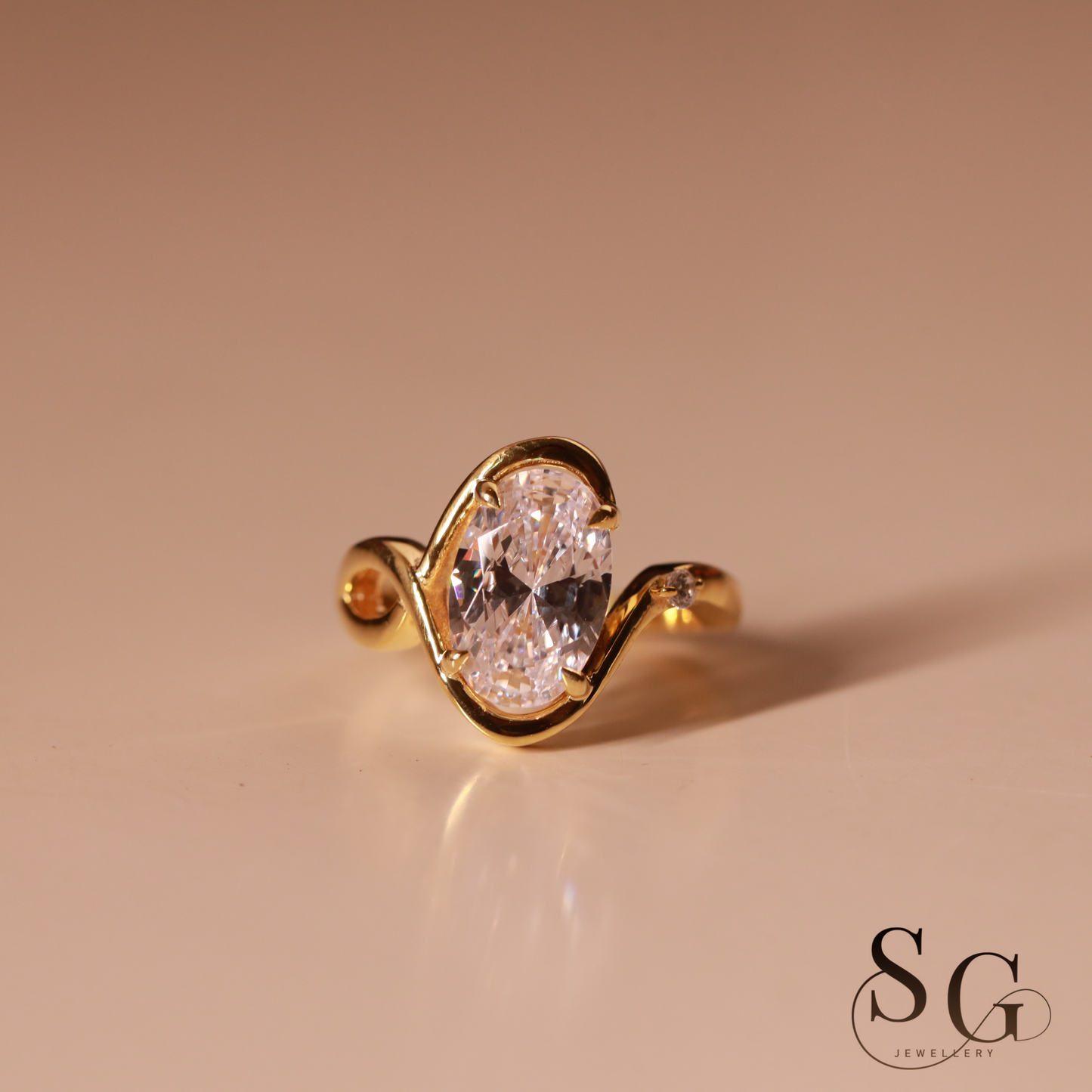 Verlobungsring mit ovalem, im Labor gezΓΌchteten Diamanten im Schliff von 3,00 Karat