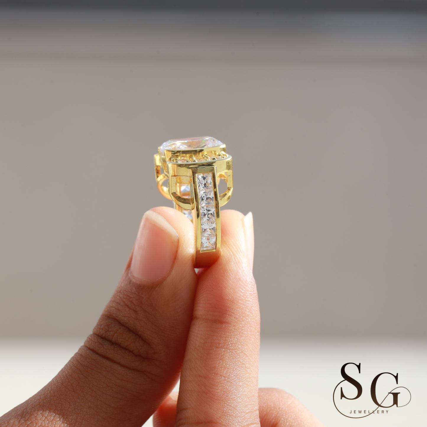 Vintage Lab Grown Diamond Ring with Timeless Appeal