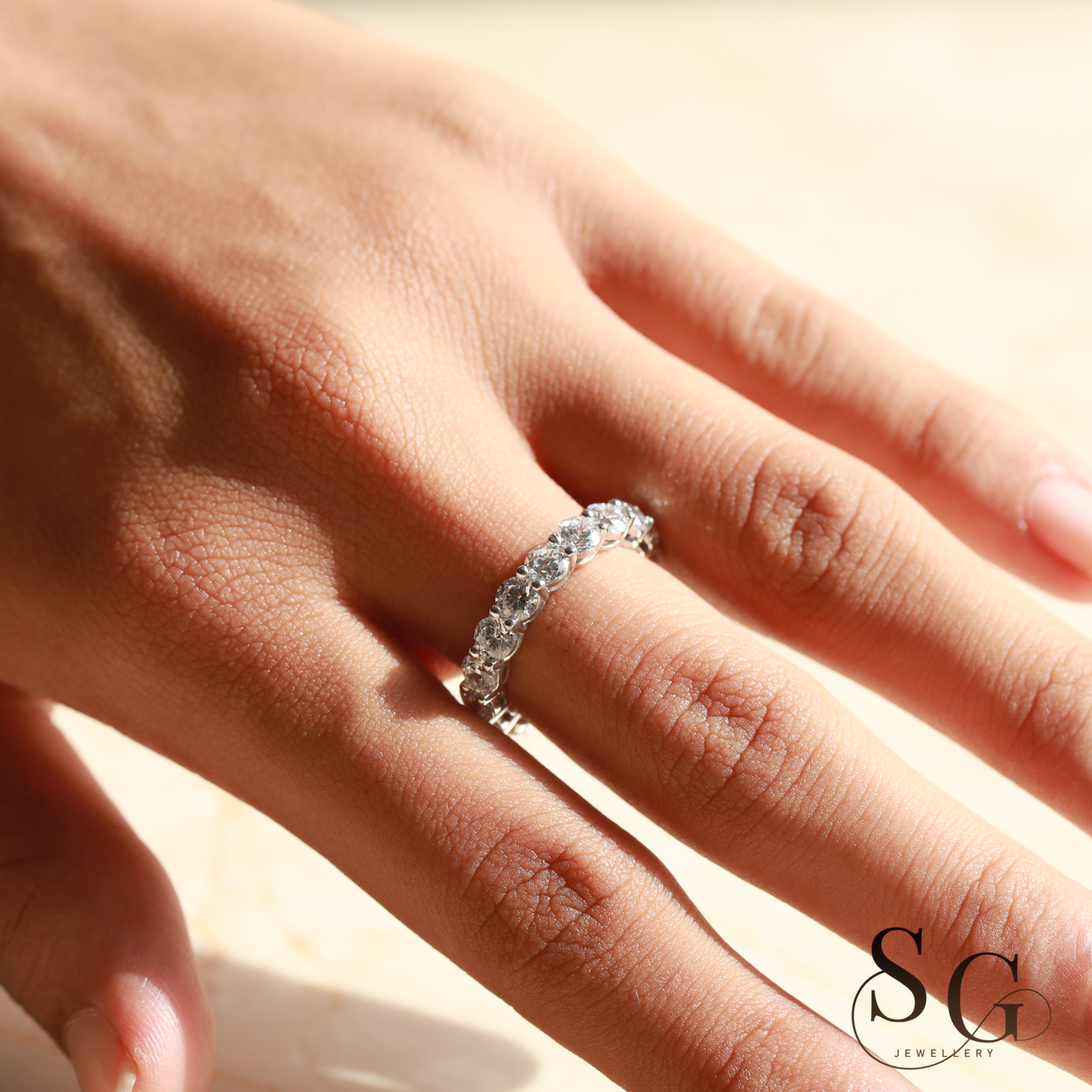 2,50 mm runder, farbloser Ehering mit im Labor gezüchteten Diamanten