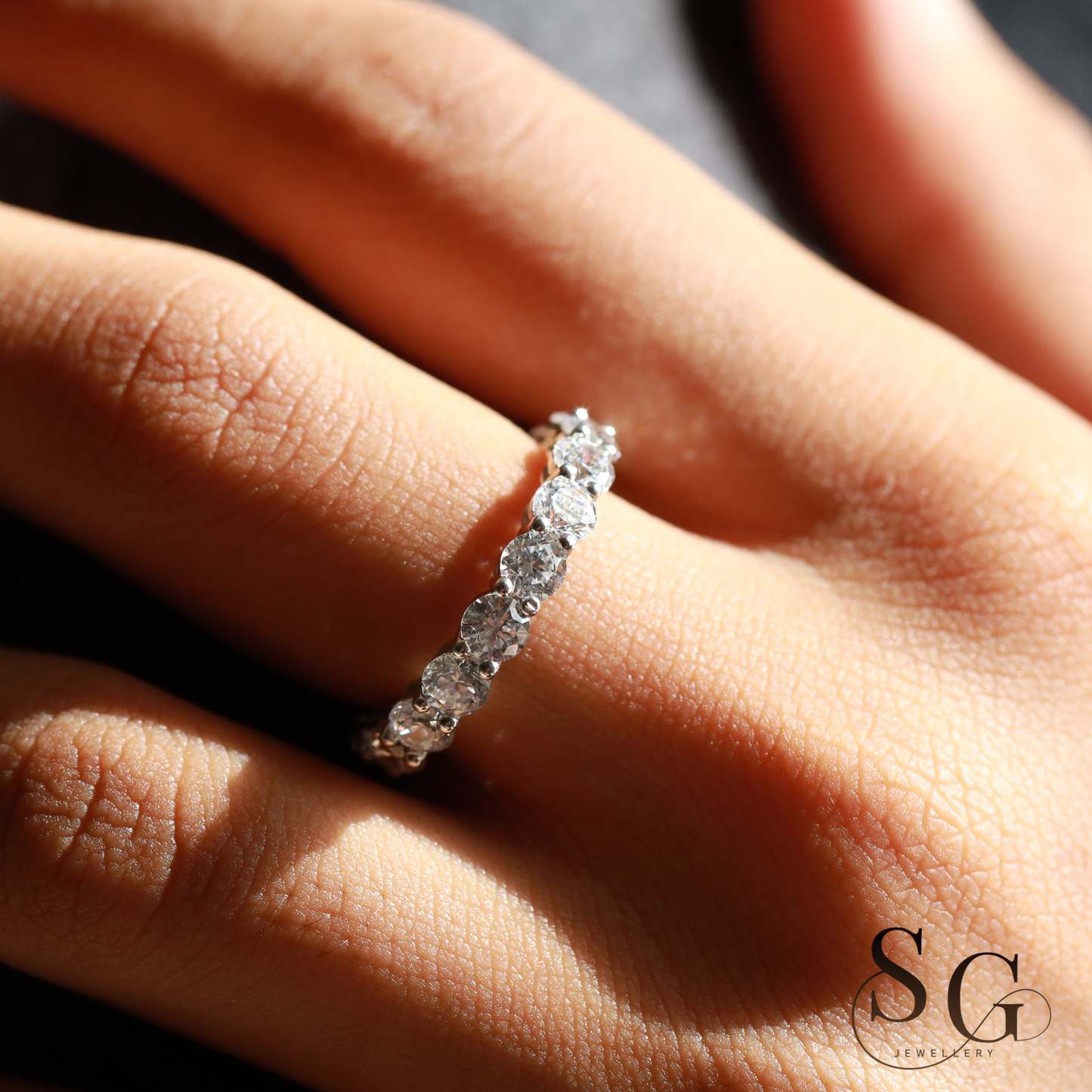 2,50 mm runder, farbloser Ehering mit im Labor gezüchteten Diamanten