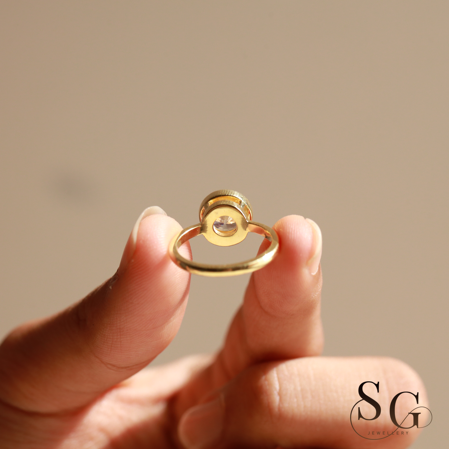 Round Brilliant Cut Solitaire Engagement Ring