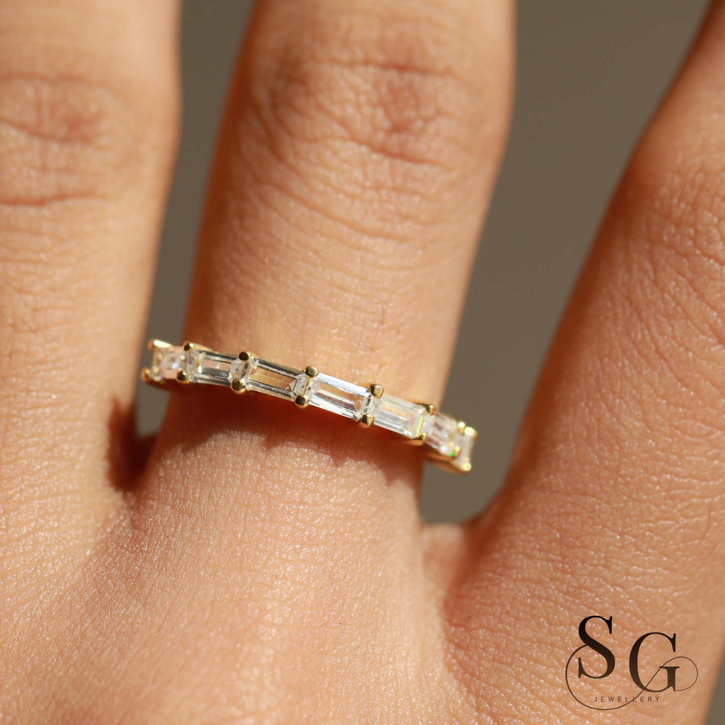 Minimalistischer Halbbandring, 1,29 Karat farbloser Labordiamant im Baguetteschliff