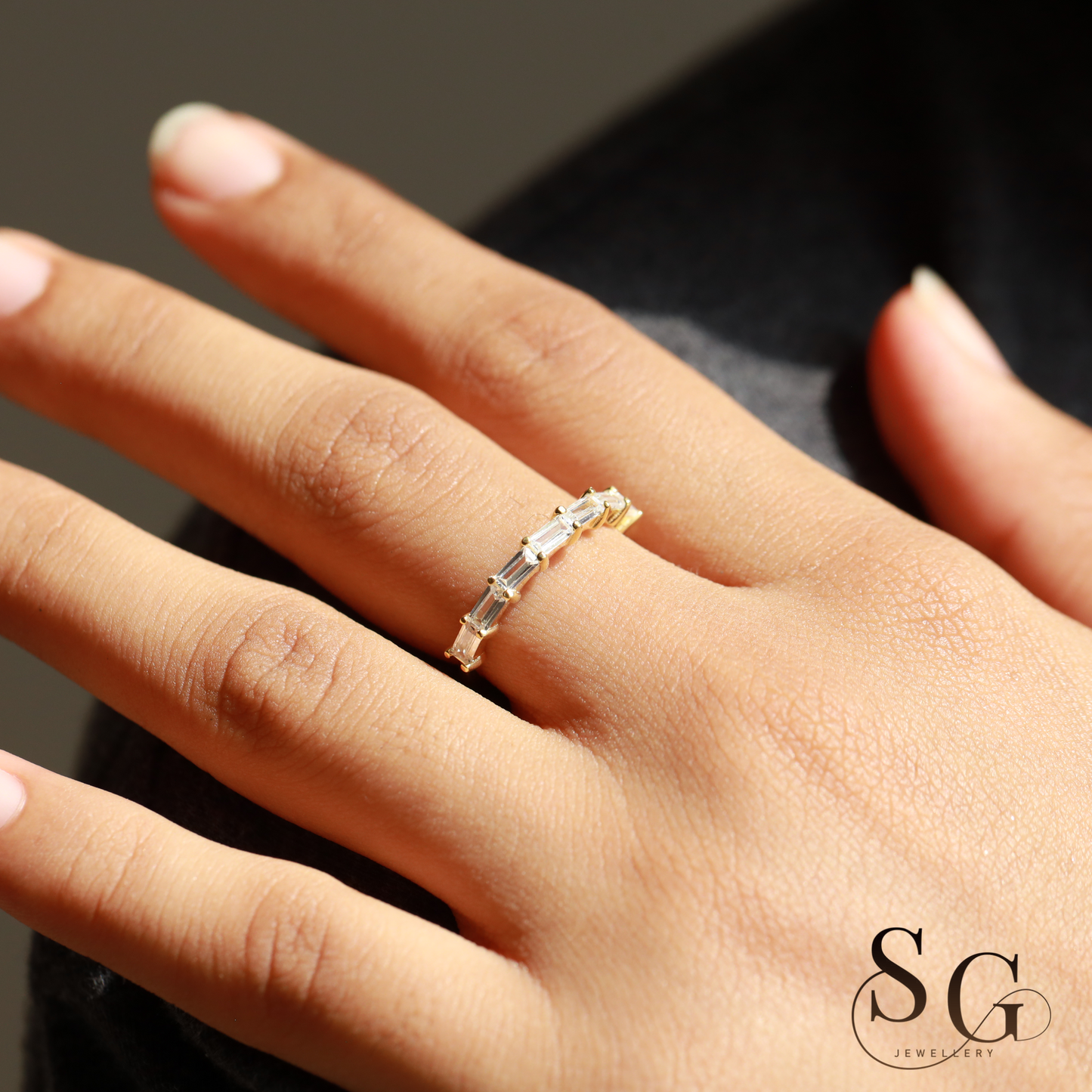 Minimalistischer Halbbandring, 1,29 Karat farbloser Labordiamant im Baguetteschliff