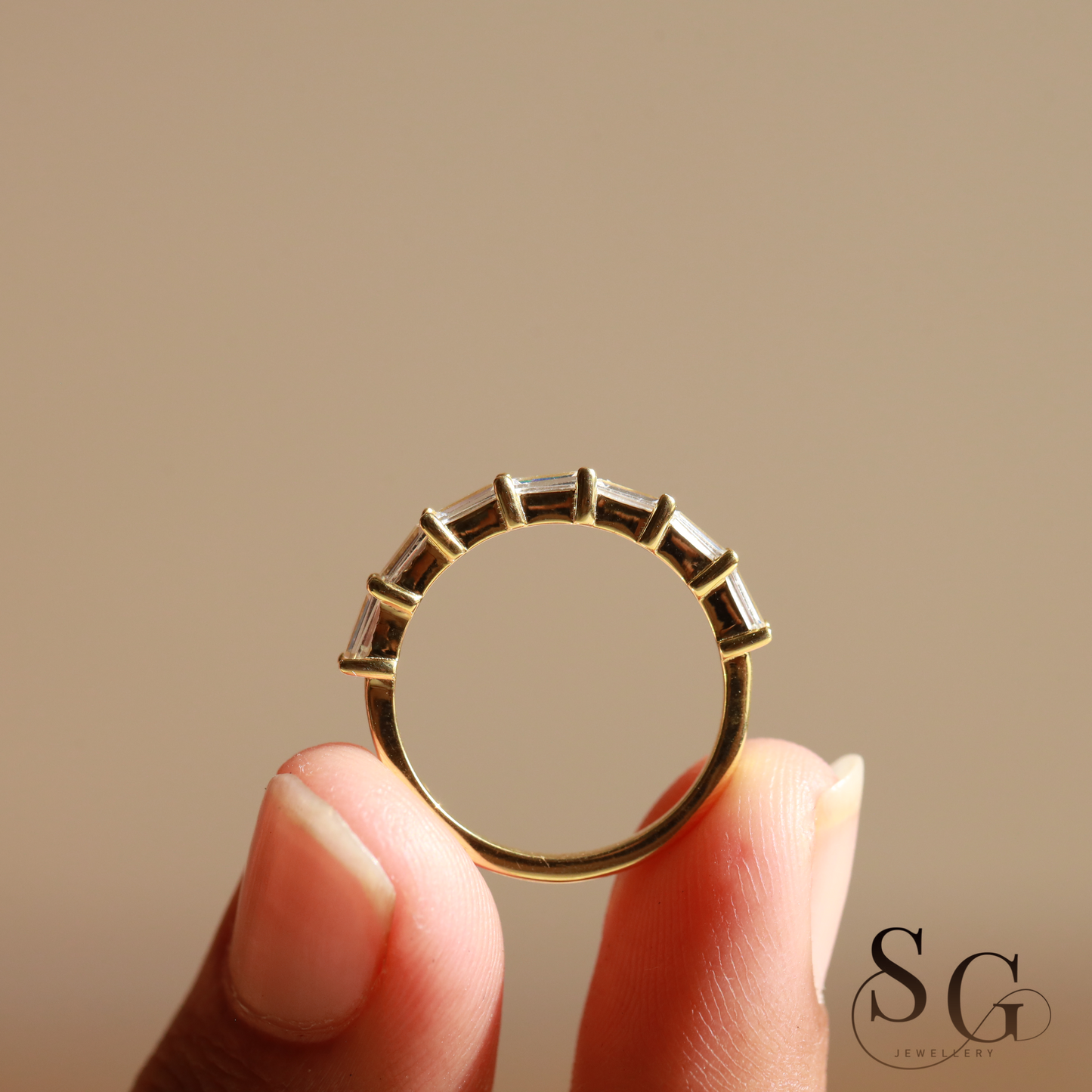 Minimalistischer Halbbandring, 1,29 Karat farbloser Labordiamant im Baguetteschliff