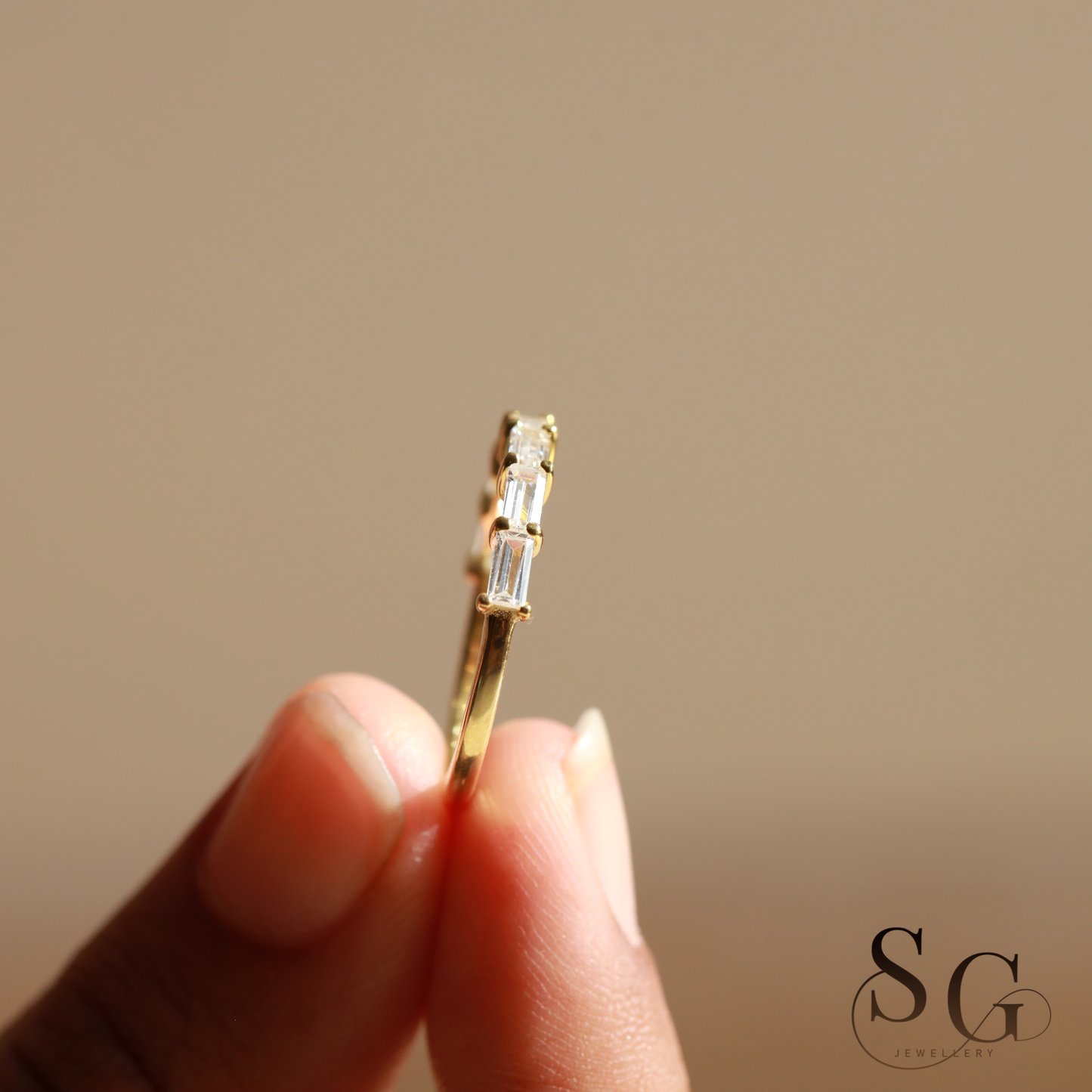 Minimalistischer Halbbandring, 1,29 Karat farbloser Labordiamant im Baguetteschliff