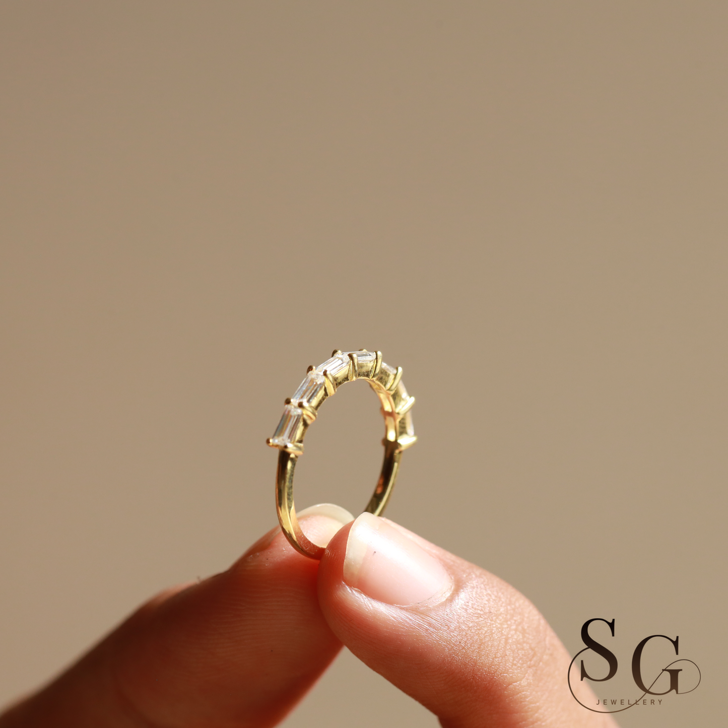 Minimalistischer Halbbandring, 1,29 Karat farbloser Labordiamant im Baguetteschliff