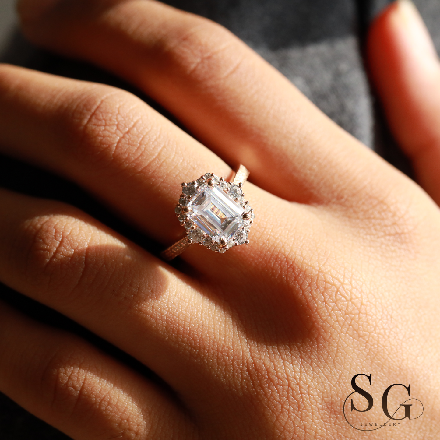 3 Karat Vintage-Verlobungsring mit Smaragdschliff und im Labor gezüchtetem Diamanten