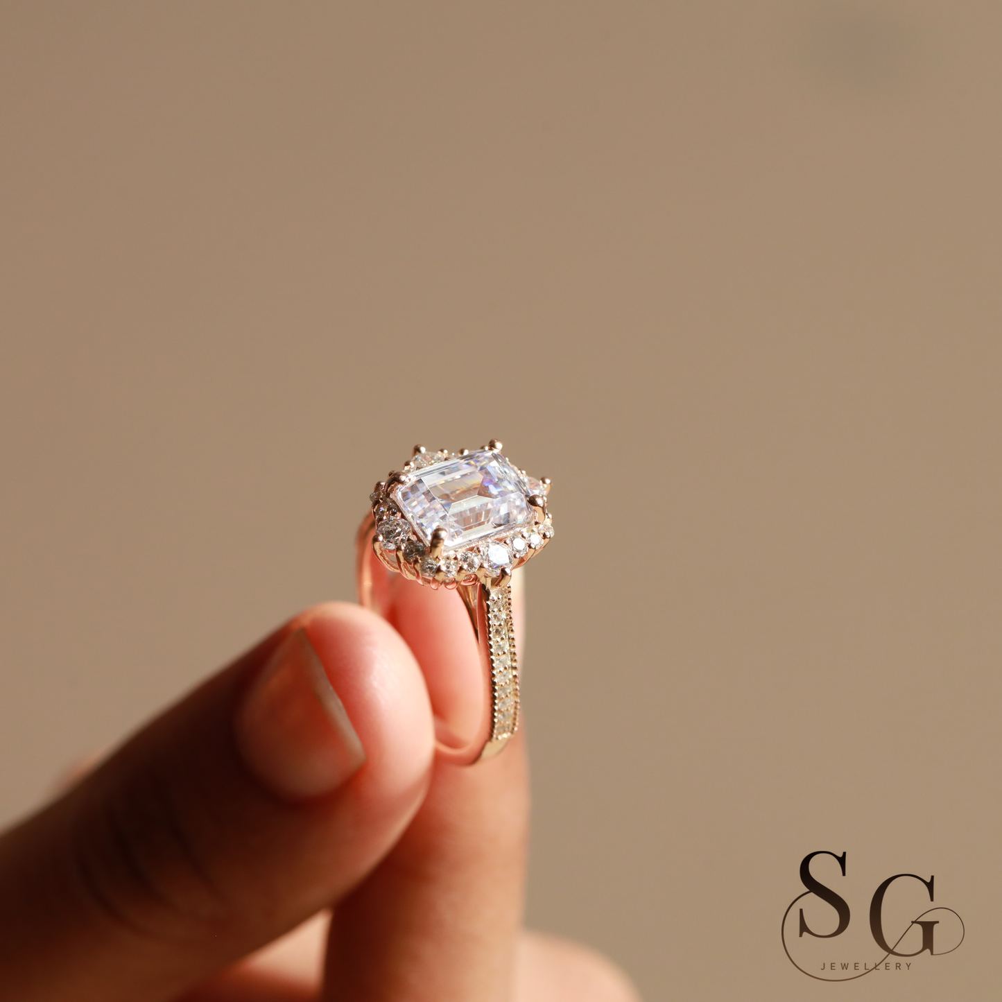 3 Karat Vintage-Verlobungsring mit Smaragdschliff und im Labor gezüchtetem Diamanten