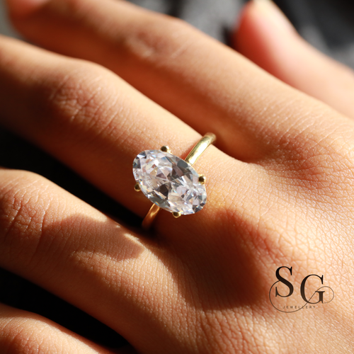 4 Karat ovaler, im Labor gezüchteter Verlobungsring aus 18 Karat Gold