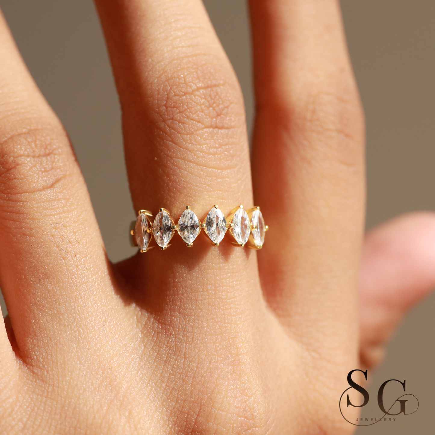 Halber Ewigkeits-Ehering mit im Labor gezüchteten Marquise-Diamanten