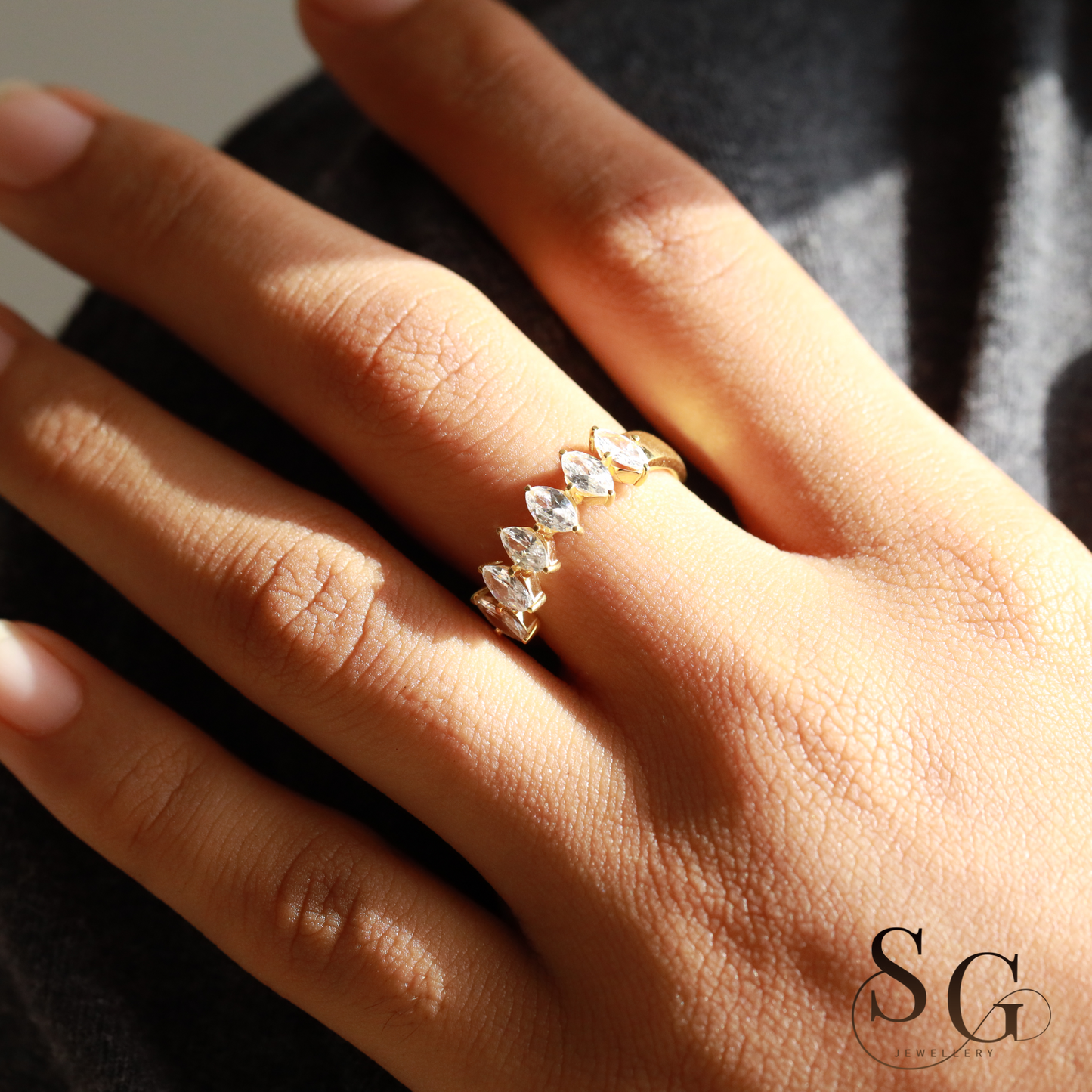 Halber Ewigkeits-Ehering mit im Labor gezüchteten Marquise-Diamanten