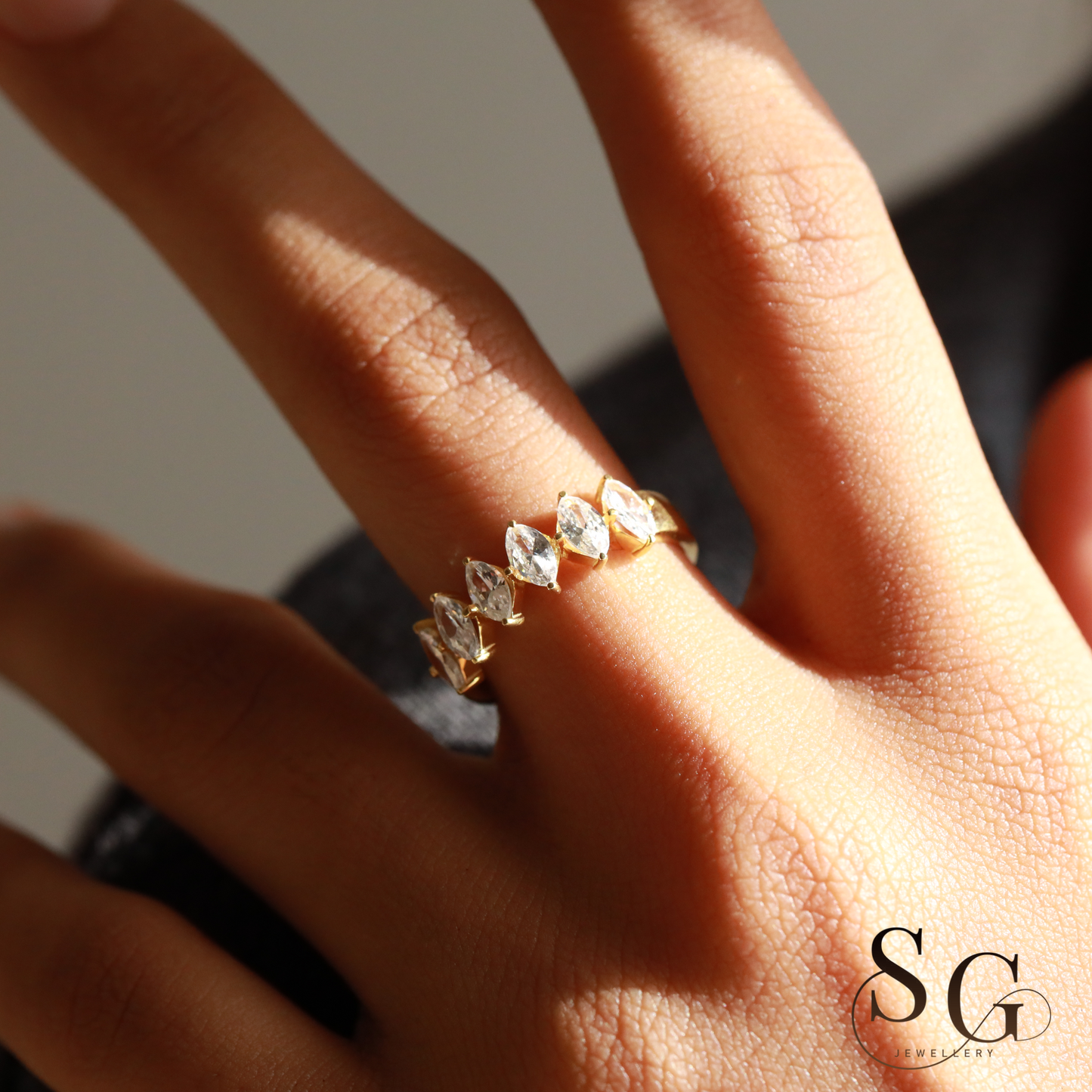 Halber Ewigkeits-Ehering mit im Labor gezüchteten Marquise-Diamanten