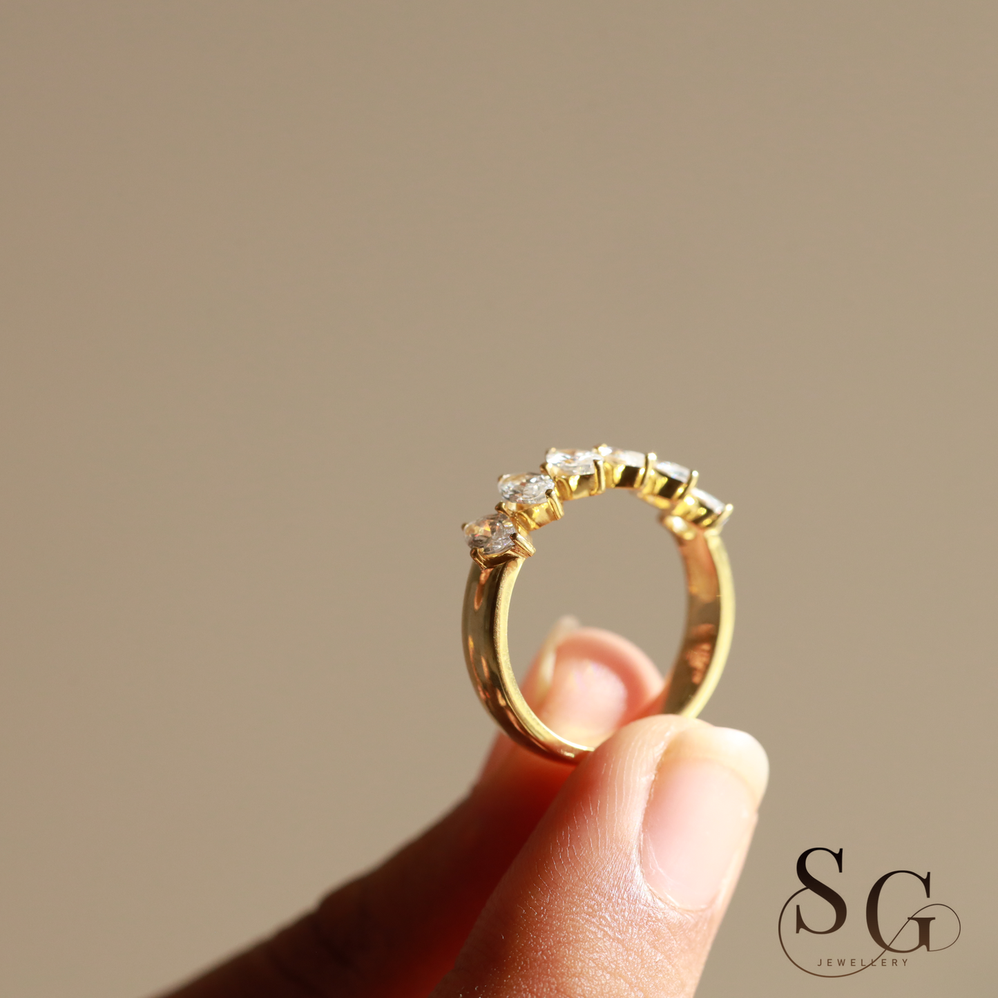 Halber Ewigkeits-Ehering mit im Labor gezüchteten Marquise-Diamanten