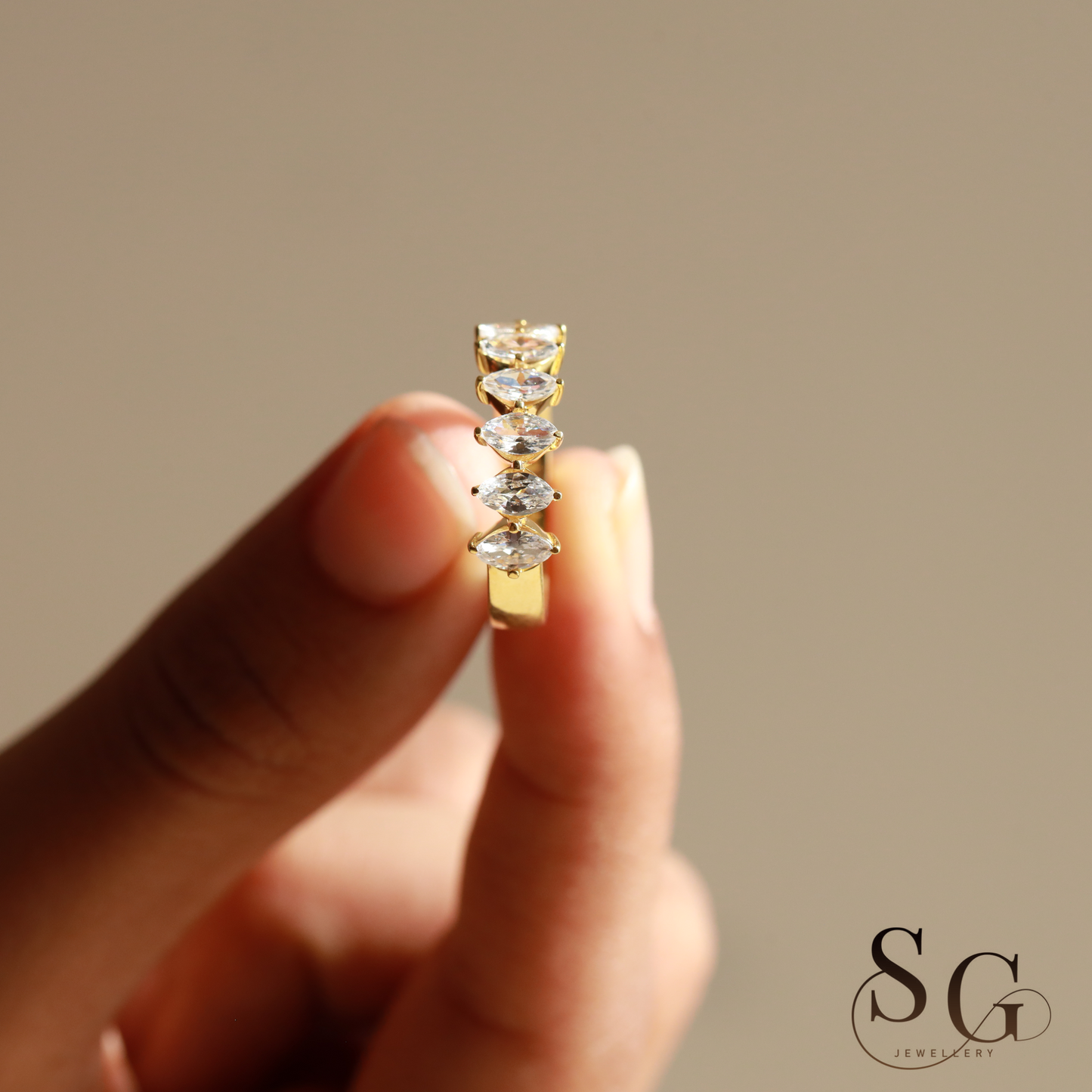 Halber Ewigkeits-Ehering mit im Labor gezüchteten Marquise-Diamanten