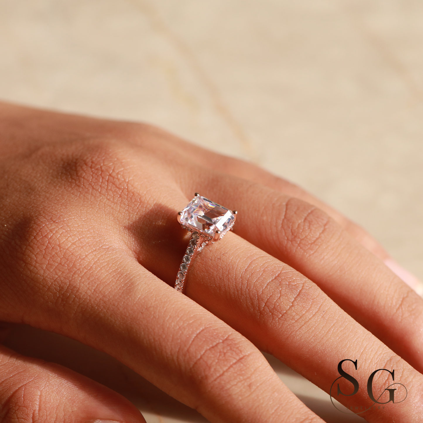 2,50 Karat Smaragdschliff Hidden Halo Laborgezüchteter Diamant-Verlobungsring