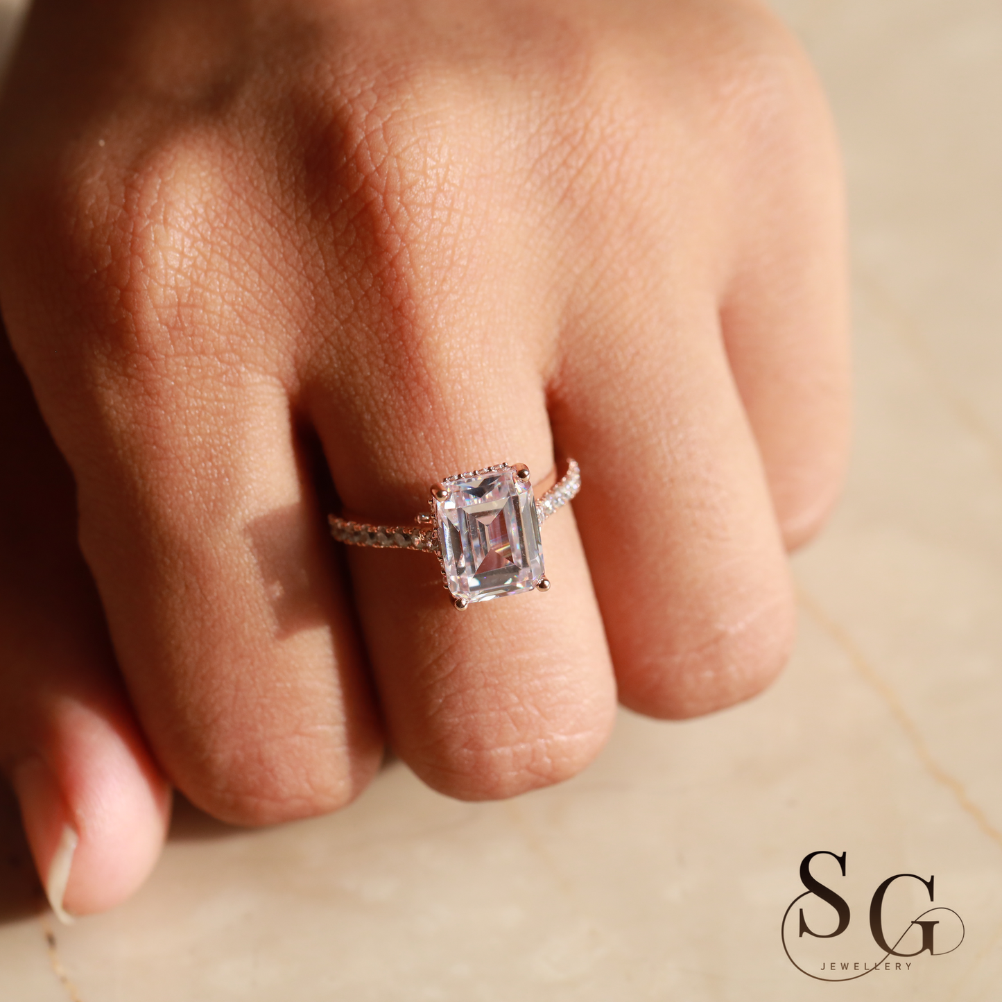 2,50 Karat Smaragdschliff Hidden Halo Laborgezüchteter Diamant-Verlobungsring