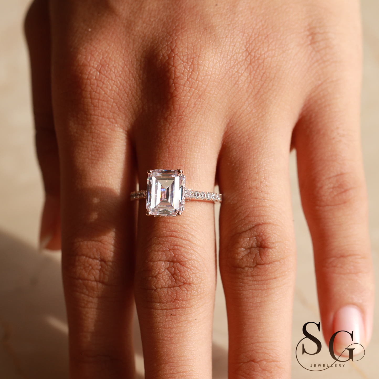 2,50 Karat Smaragdschliff Hidden Halo Laborgezüchteter Diamant-Verlobungsring