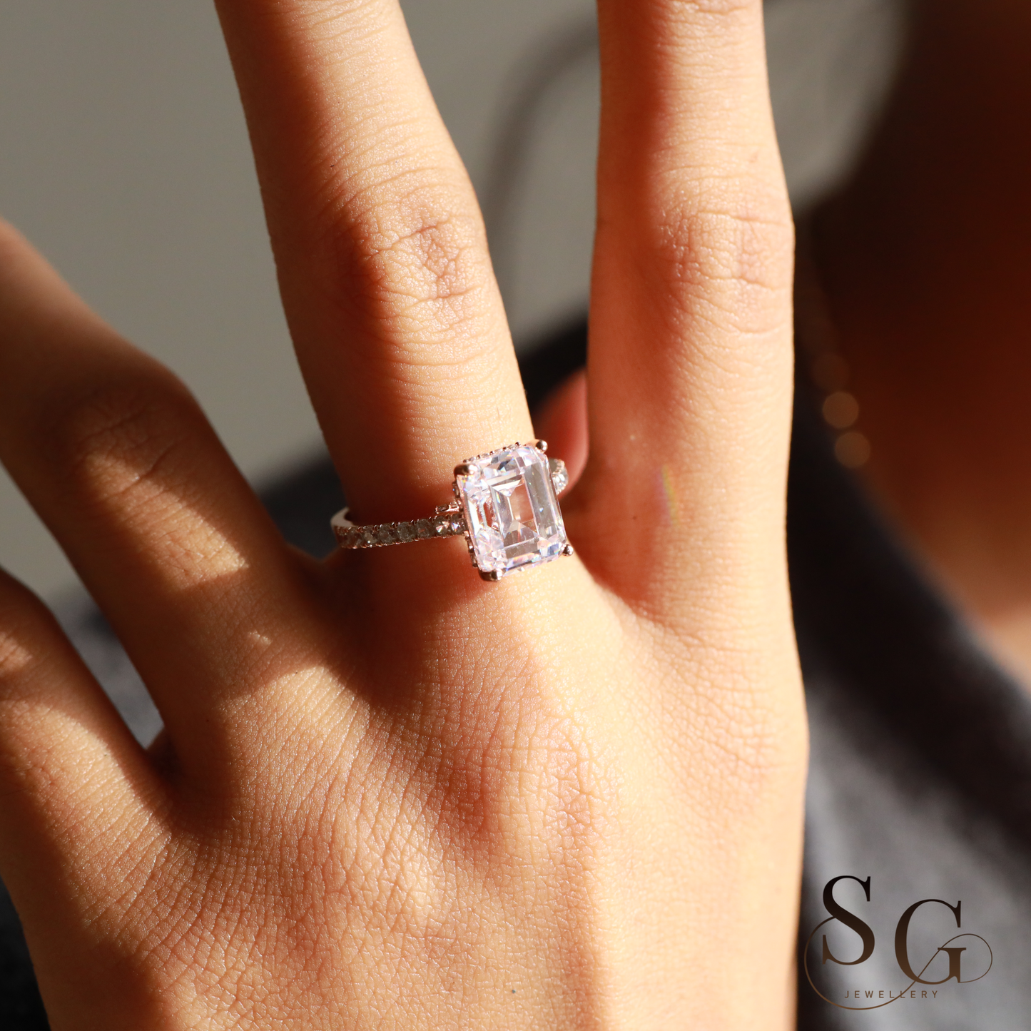 2,50 Karat Smaragdschliff Hidden Halo Laborgezüchteter Diamant-Verlobungsring