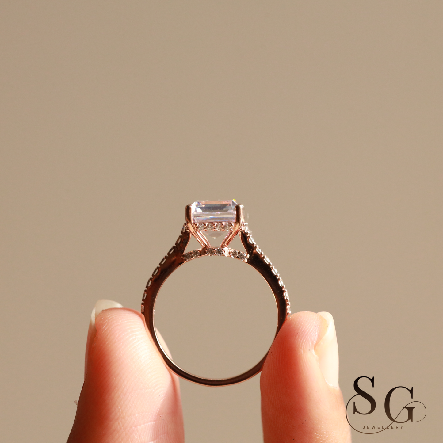 2,50 Karat Smaragdschliff Hidden Halo Laborgezüchteter Diamant-Verlobungsring