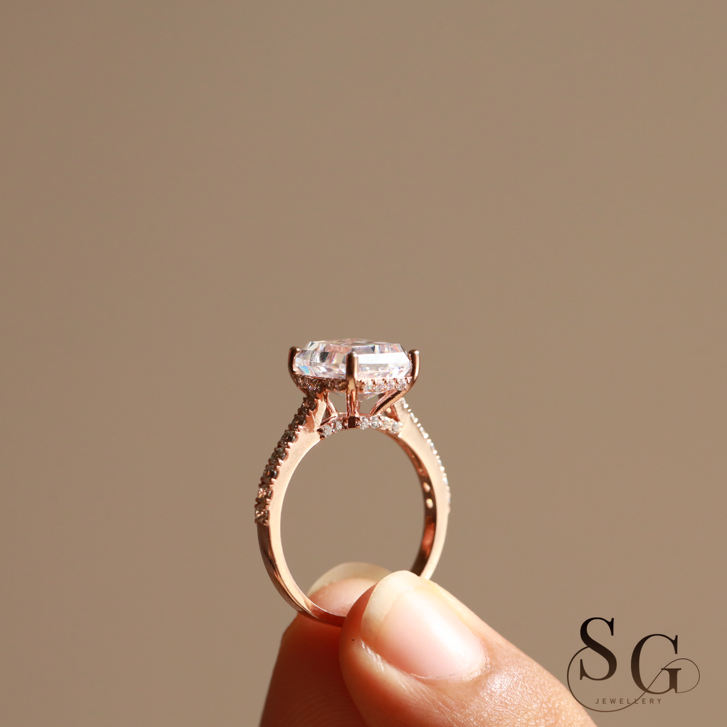 2,50 Karat Smaragdschliff Hidden Halo Laborgezüchteter Diamant-Verlobungsring