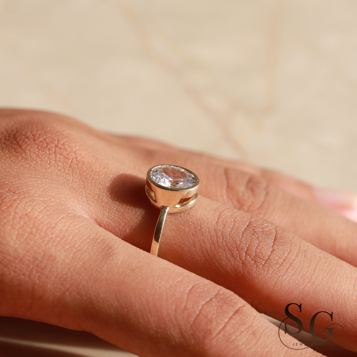 Verlobungsring mit ovalem Diamanten im Laborschliff, Fassung: 2 Karat