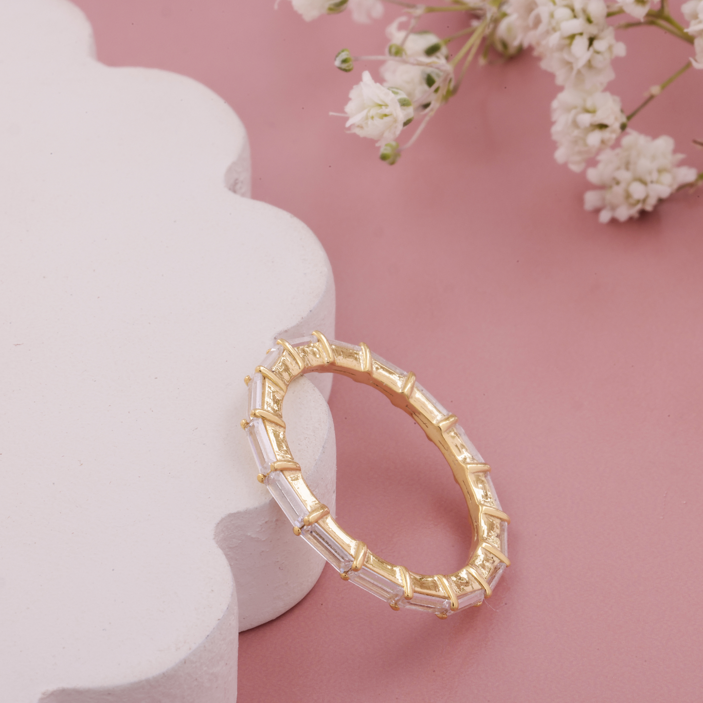 Zierlicher Baguetteschliff-Labradorit-Diamantring in voller Ewigkeit aus Gold