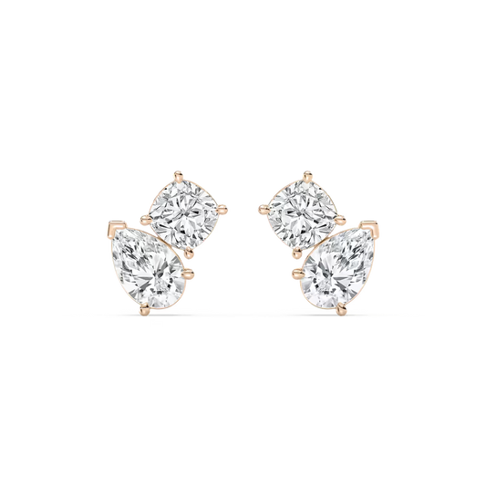 Im Labor gezüchtete Ohrstecker mit birnenförmigen Diamanten