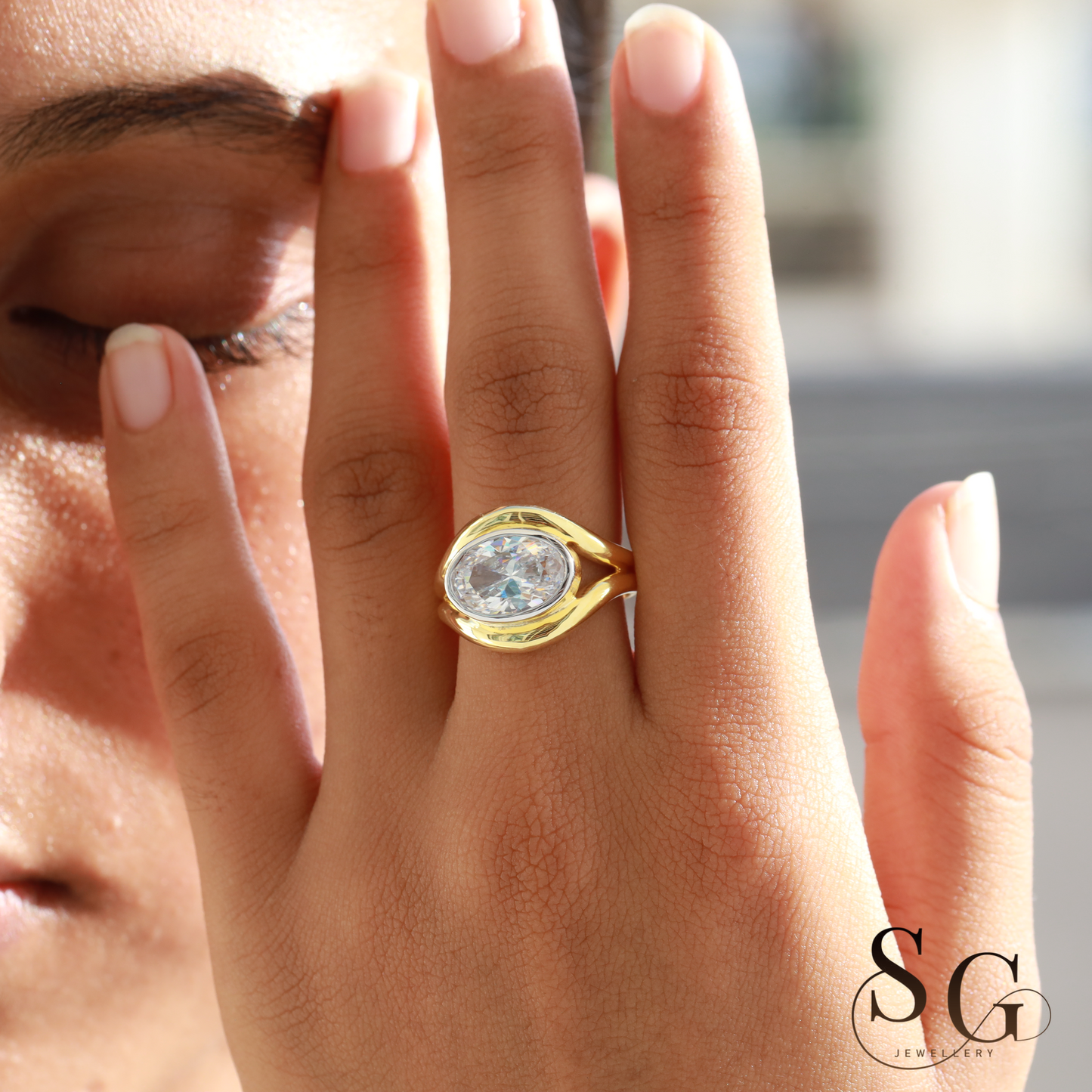 Oval Cut Lab Grown CVD Diamond Engagement Ring in 18K Gold.